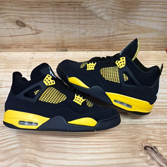 Jordan 4 Retro Thunder (2023) Size 10.5M (Lightly Worn)