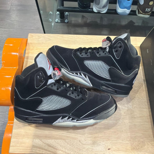Jordan 5 Retro OG Black Metallic Reimagined Size 8 (Lightly Worn Pre-Owned)