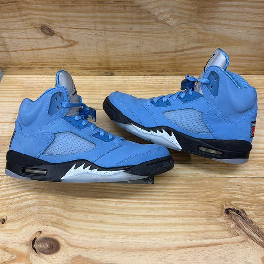 Jordan 5 Retro UNC University Blue Size 9.5M (Lightly Worn)