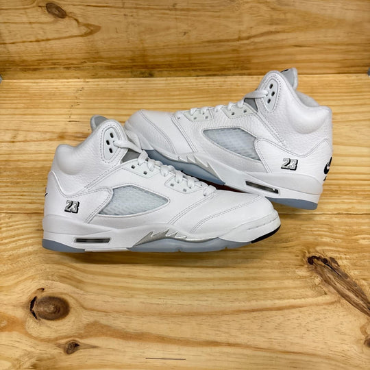 Jordan 5 Retro White Metallic (2026) (GS) Size 7Y (Pre-Owned)