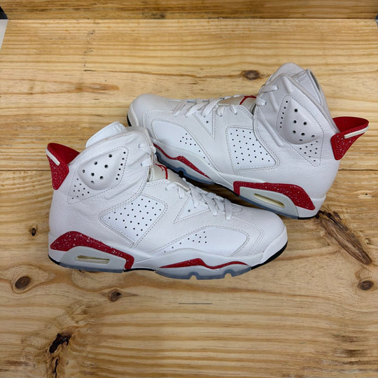 Jordan 6 Retro Red Oreo Size 8.5M (Lightly Worn)