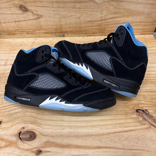 Jordan 5 Retro Black University Blue (2026) Size 10.5M (Lightly Worn)